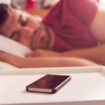 ¿Qué pasa si duermo con el celular apagado?